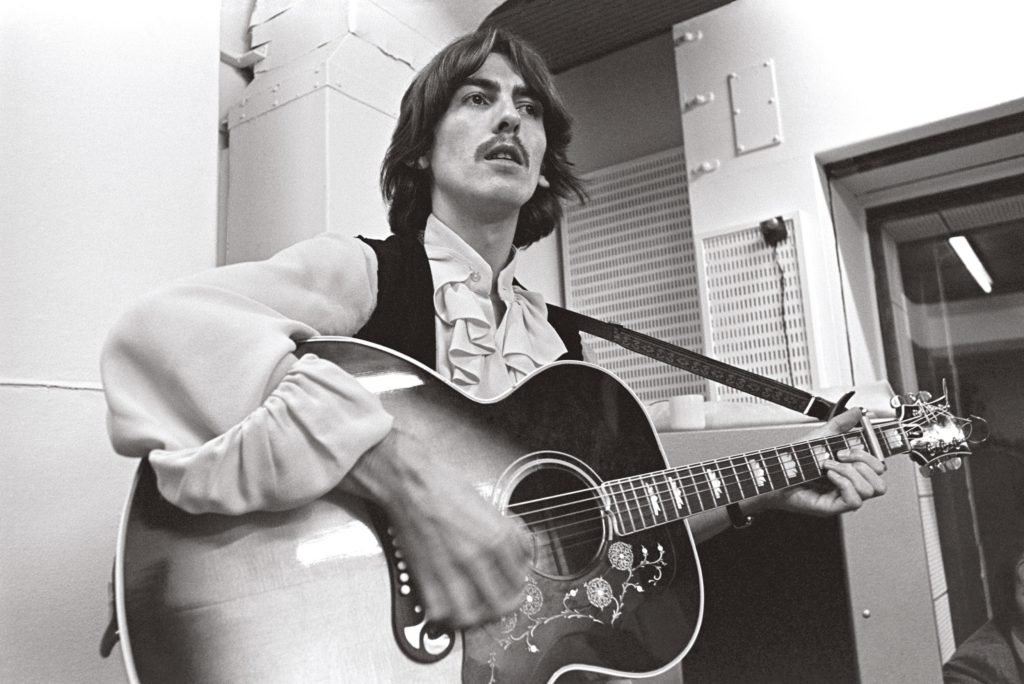 George-Harrison-en-studio-en-1968