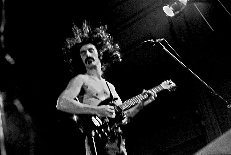 Frank-Zappa_in_glory © Heinrich Klaffs Wikimedia commons